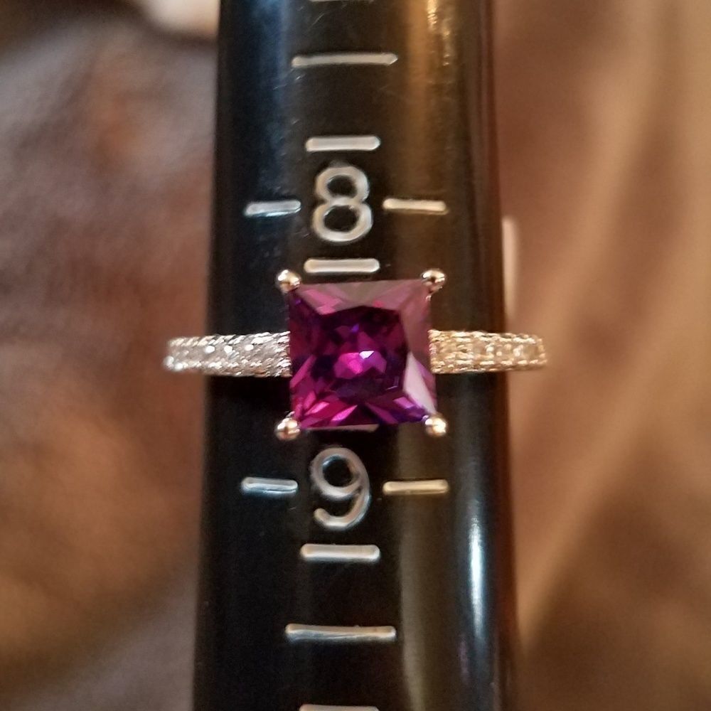 Simulated Amethyst ring. Size 8.5 - Picture 4 of 6